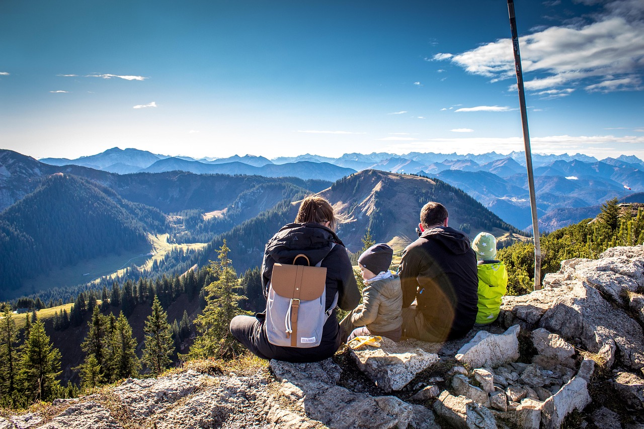 Family Vacation on a Budget: Smart Tips for Stress-Free Travel